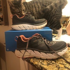 Hoka Gaviotas size 8